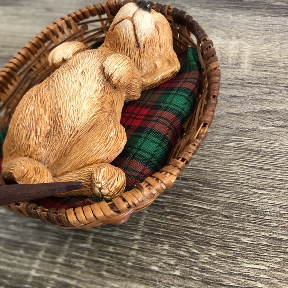 Vintage Sandicast Dog Figurine in Bed - Picture 11 of 13